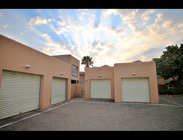 2 BEDROOM TOWNHOUSE FOR SALE IN EDLEEN
